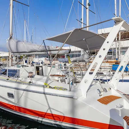 Relaxing On A 38ft Sail Yacht 阿雷西费
