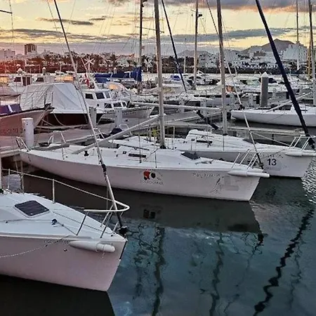 Relaxing On A 38ft Sail Yacht 船屋 阿雷西费